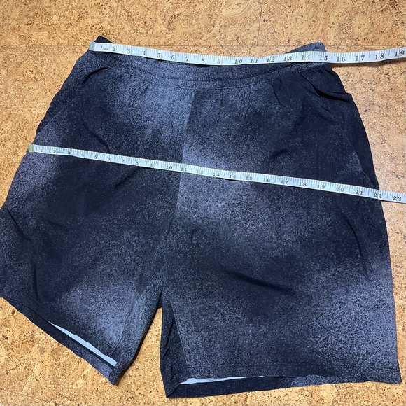 Lululemon Men’s Pace Breaker 9” Shorts In Ocean Spray Ice Grey Black Sz XL - Picture 12 of 16